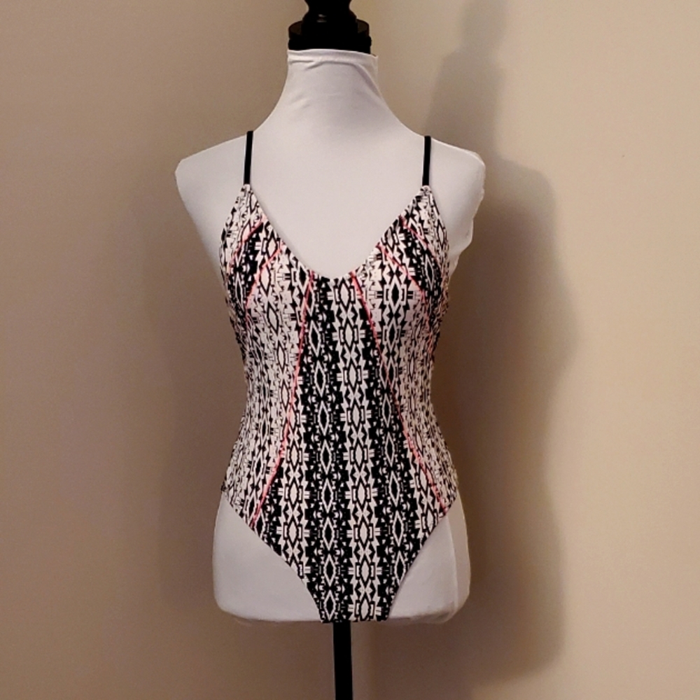 Kohls SO One Pc Swimsuit, NWOT, Sz M, White, Blk, Pink, Adjustable Straps